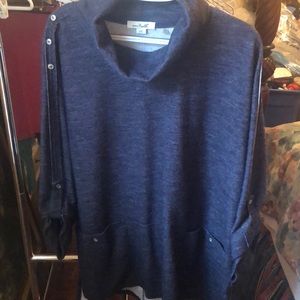 Sweater tunic- blue with buttons and front pockets